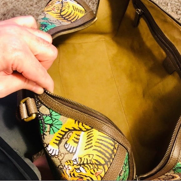 Gucci Bengal GG Supreme Duffel Travel Bag - Picture 7 of 8